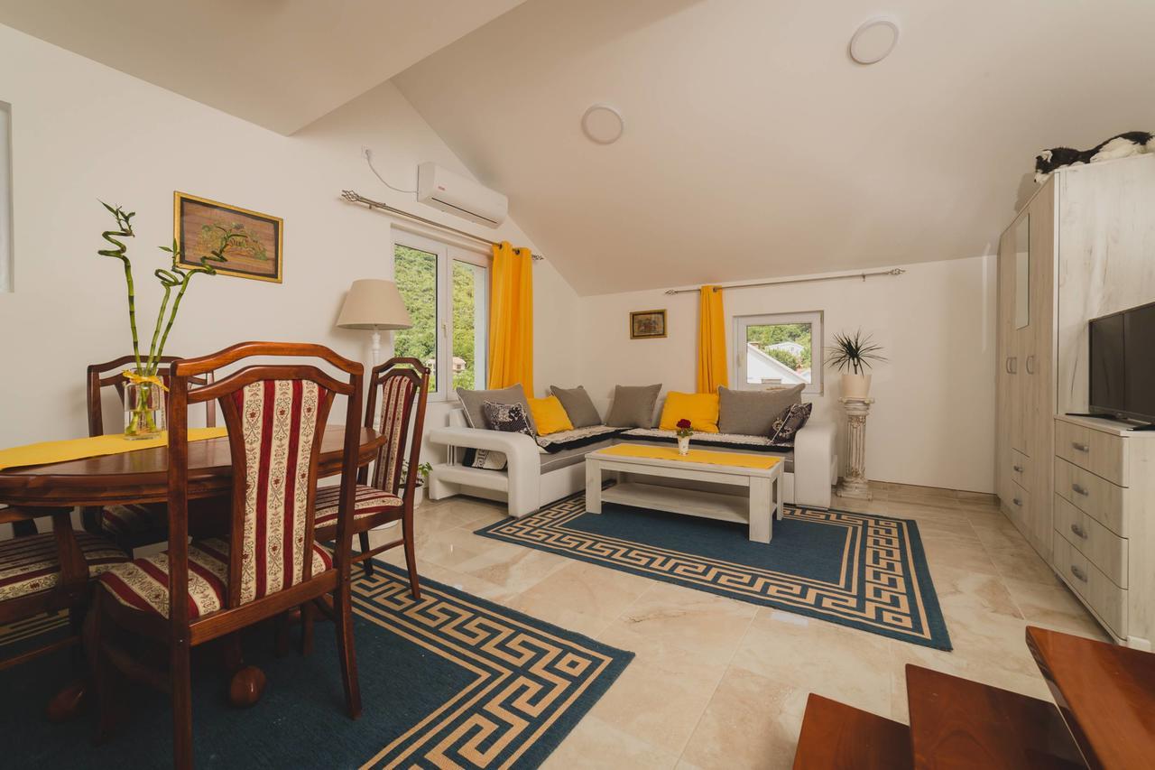 Apartments Kovac ティヴァト エクステリア 写真